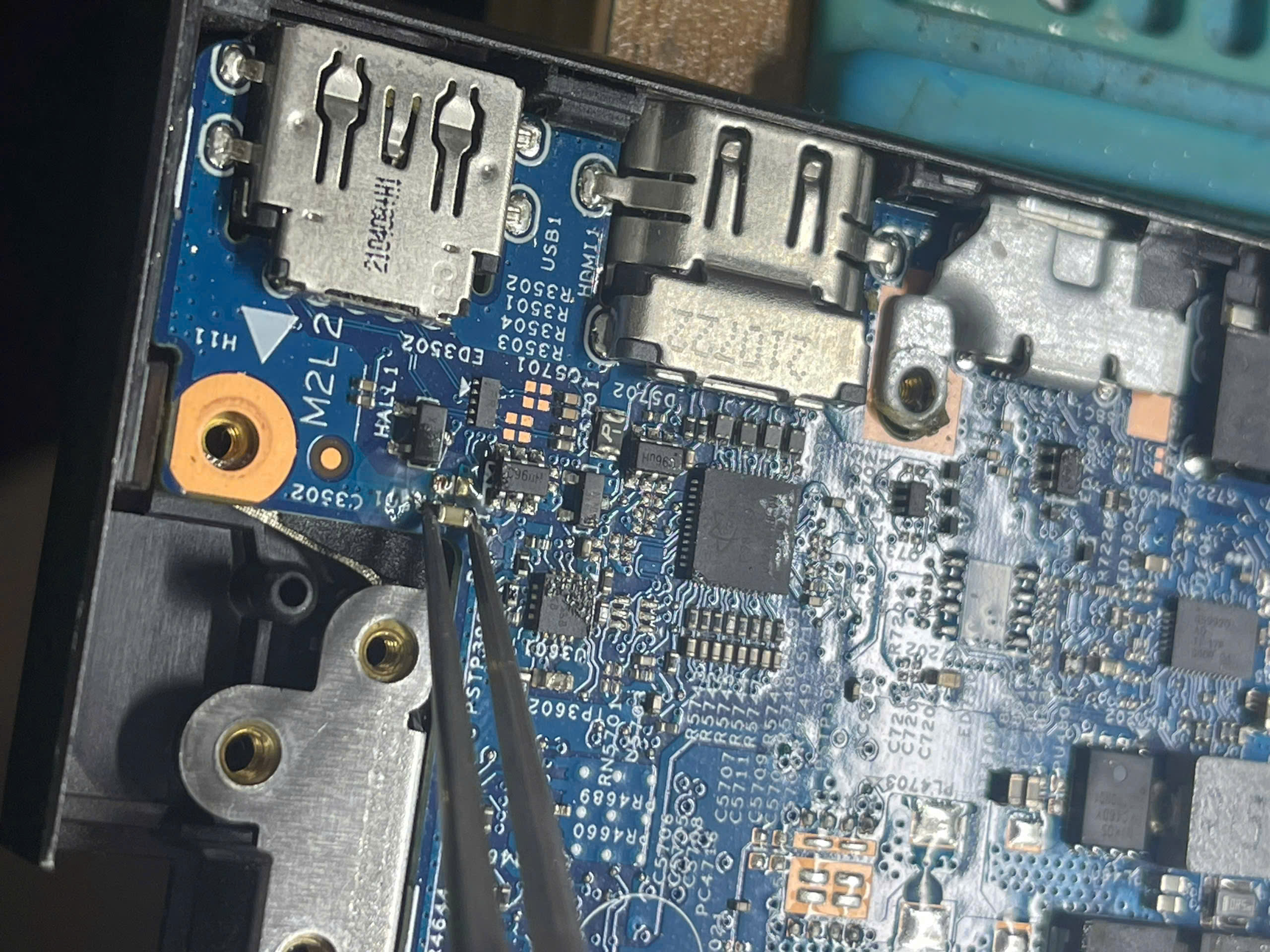 HP envy 360 chạy nóng. Không nhận cổng usb, hdmi, type C. Phải làm sao ?