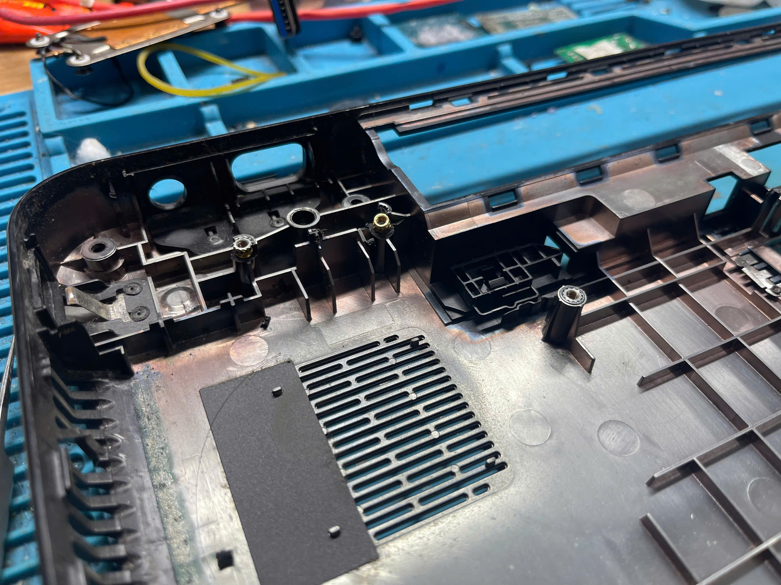 Dell N5110 Bản Lề Gãy Nên Chế Hay Thay Vỏ?
