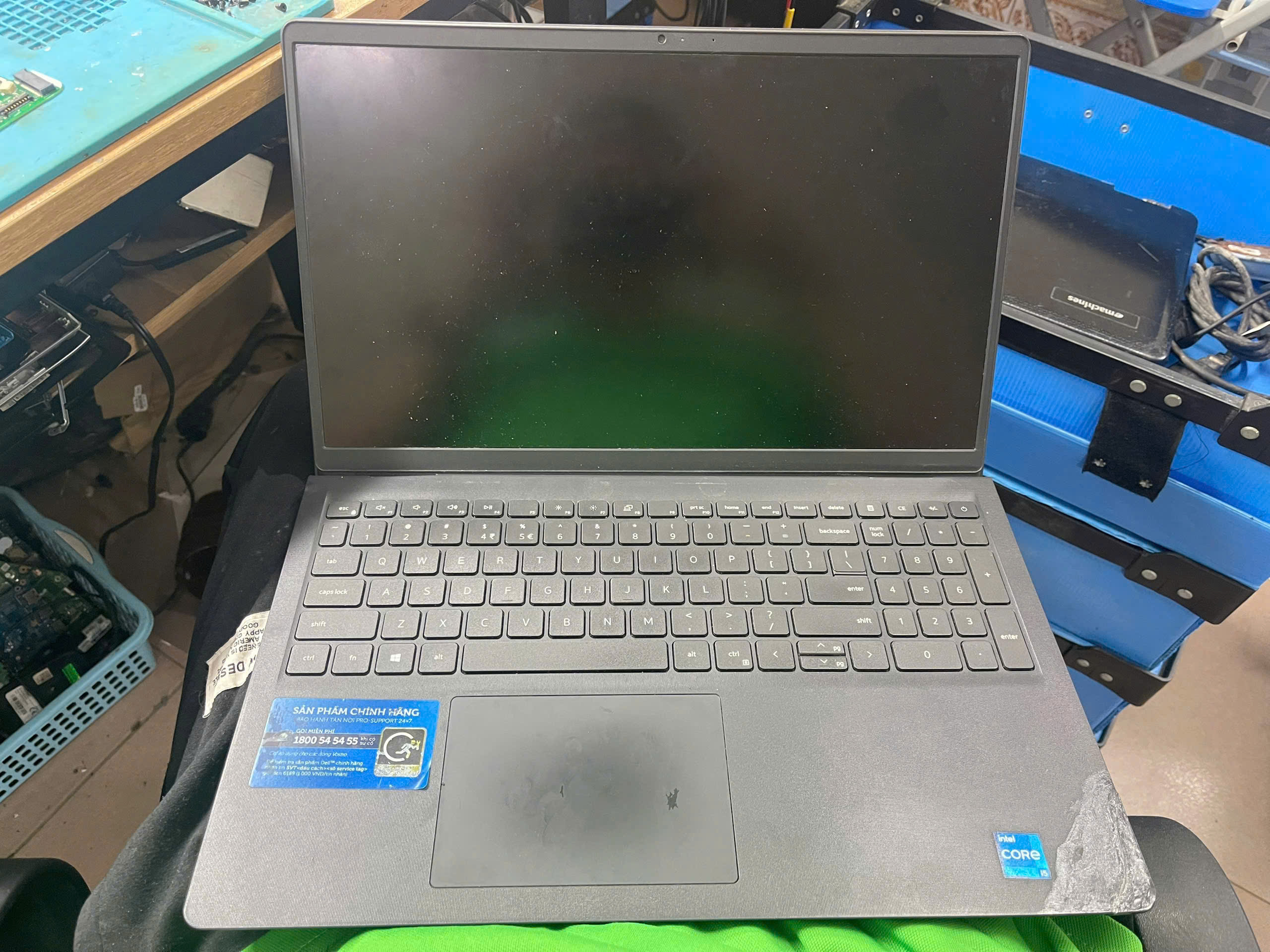 Laptop Dell 3510 Gãy Bản Lề: Có Chế Được Không?