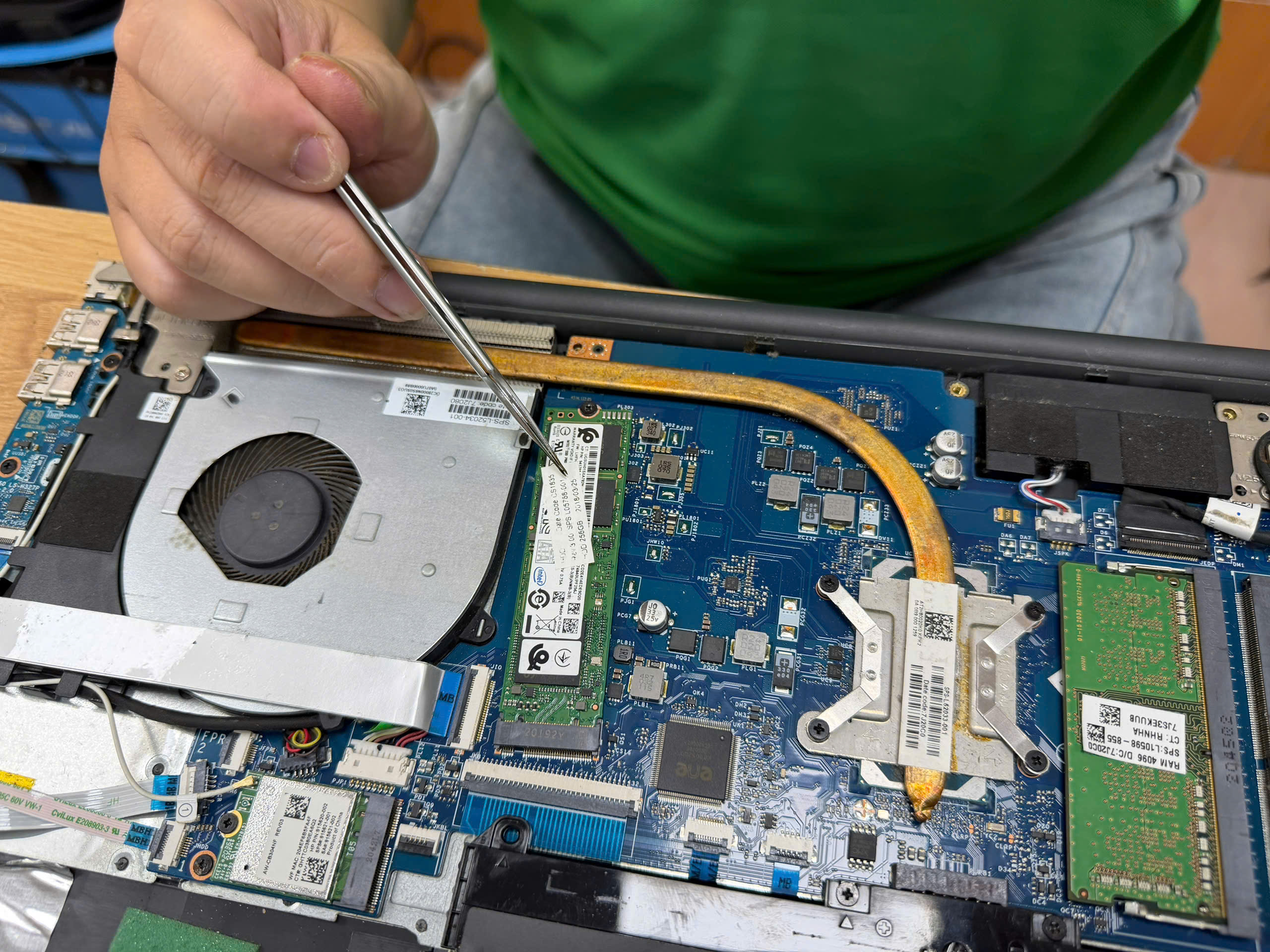 Dấu Hiệu Ô Cứng Laptop Sắp Hỏng: Hãy Sao Lưu Dữ Liệu Ngay Lập Tức!