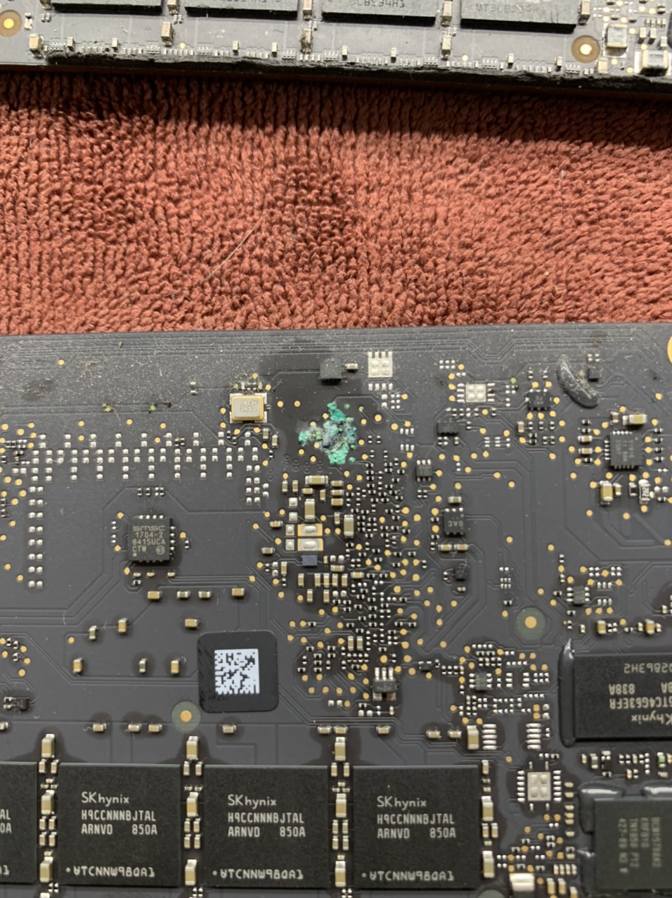 SỬA CHỮA MACBOOK AIR BỊ NƯỚC VÀO