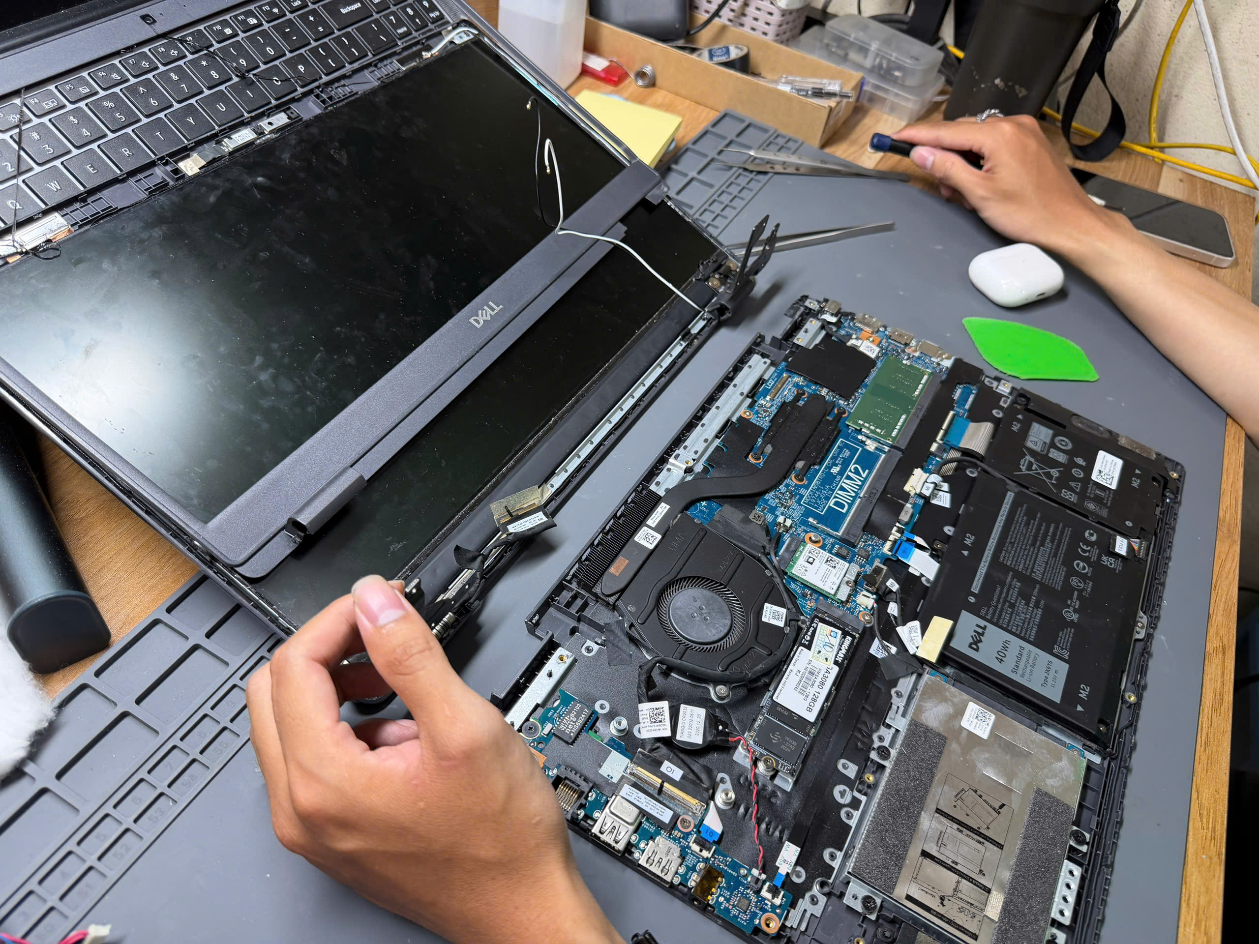Chế bản lề laptop lấy ngay tại sửa chữa laptop CKV Hải Dương