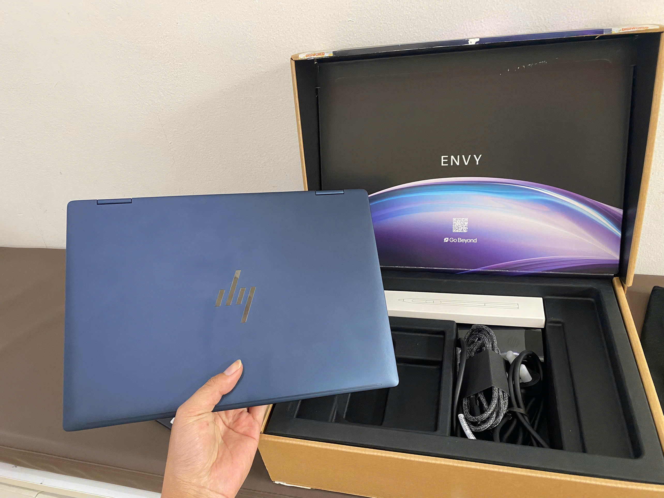 Bí Quyết Chọn Laptop Nhỏ Gọn Cho Phái Đẹp: Tinh Tế, Nhẹ Nhàng Nhưng Đầy Quyền Năng