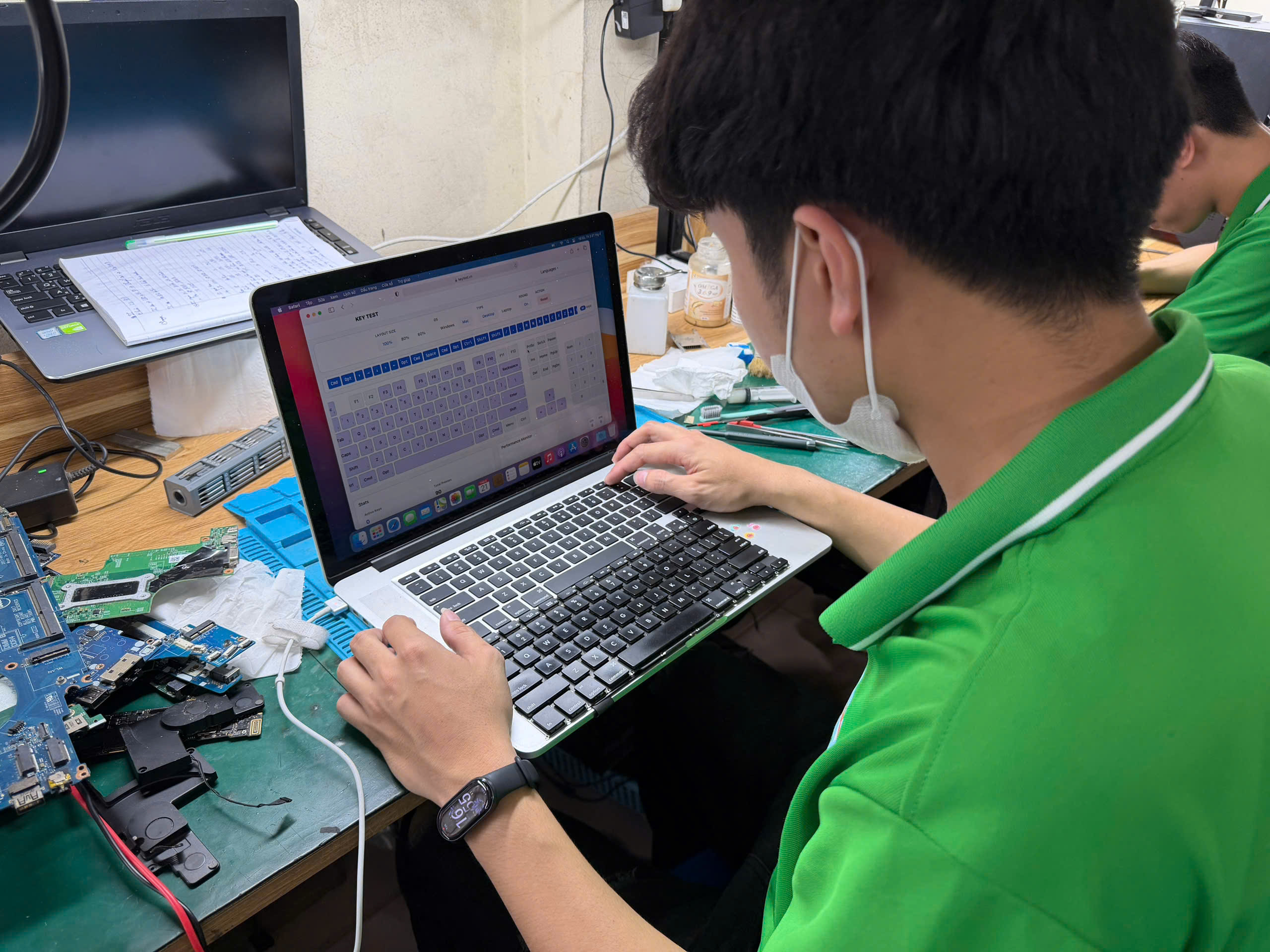 Thay phím MacBook A1369 tại Hải Dương